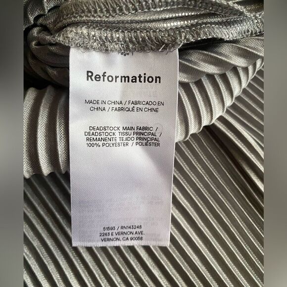 Reformation Gray Metallic Silver Top Pleated Round Neck Sleeveless Sz Médium - Picture 7 of 9